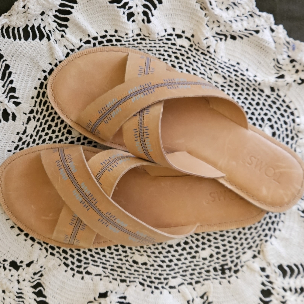 Toms Sandals Womans 7.5
